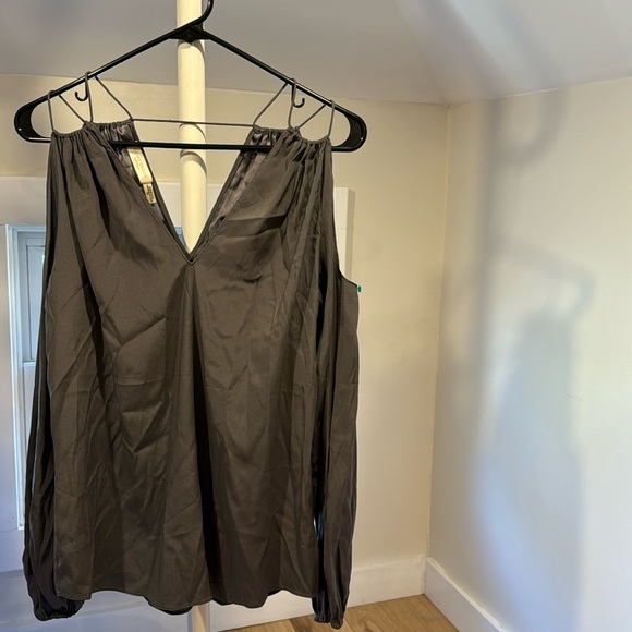 Ramy Brook grey silk cold shoulder blouse size, SP - Picture 3 of 4